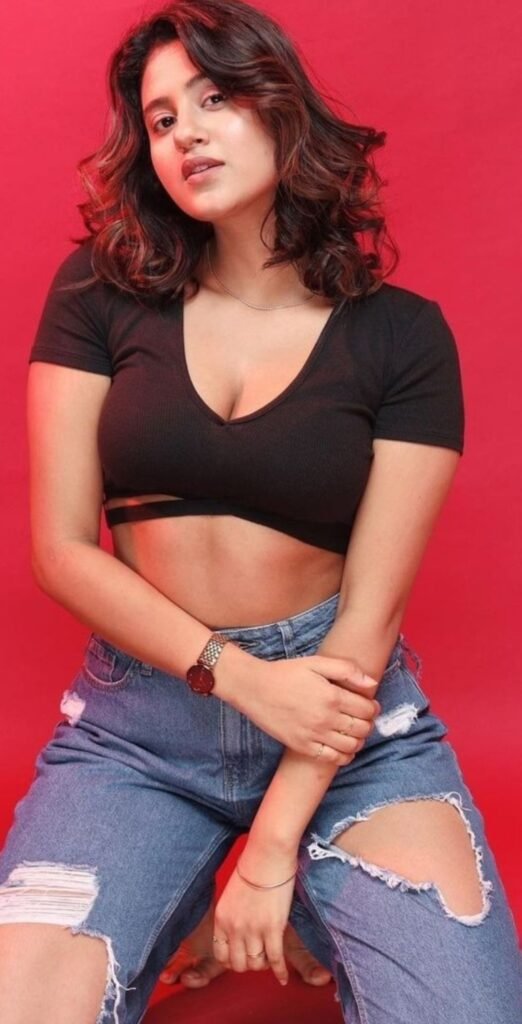 Anjali Arora Biography: Age, Family, Boyfriend, Career and Why Is the ‘Kacha Badam Girl’ Trolled? 4 1000383941